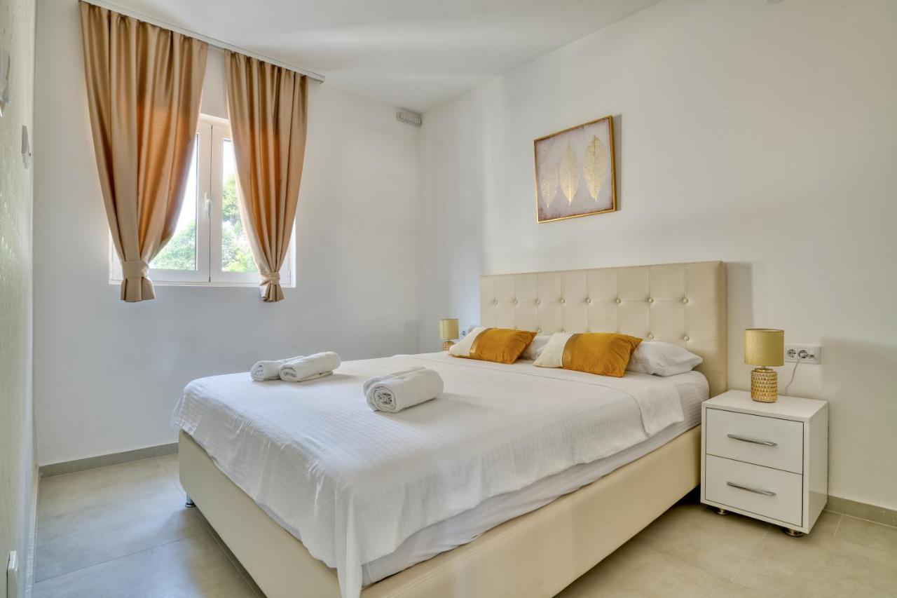 The Golden Luxury Apartments コトル エクステリア 写真