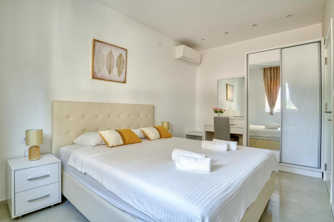 The Golden Luxury Apartments コトル エクステリア 写真