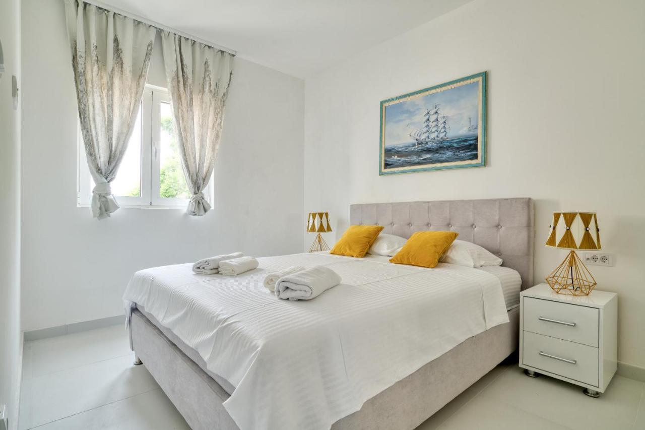 The Golden Luxury Apartments コトル エクステリア 写真