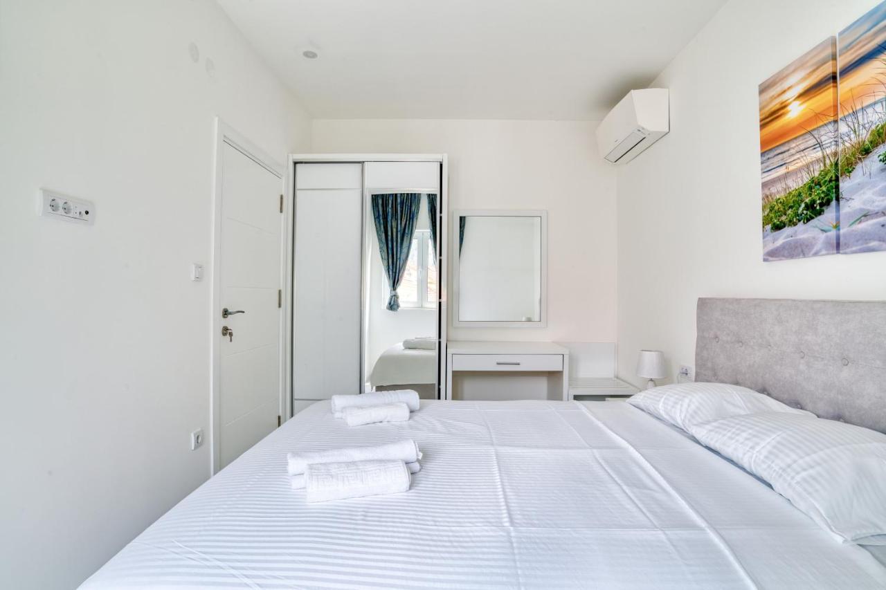 The Golden Luxury Apartments コトル エクステリア 写真